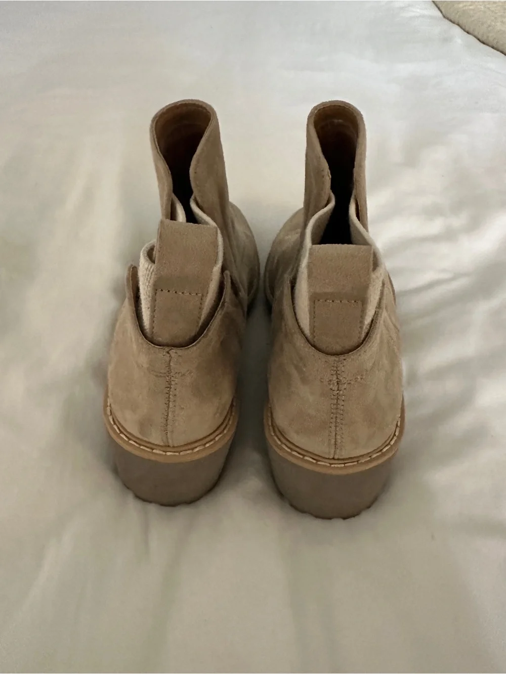 Dolce Vita Chelsea Boots in Beige Suede